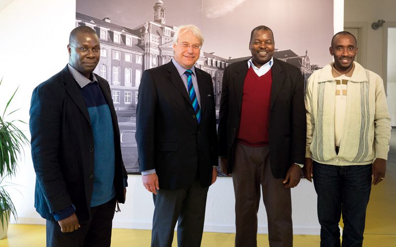 Prof. Wolffgang with representatives of the University of Dar es salaam.